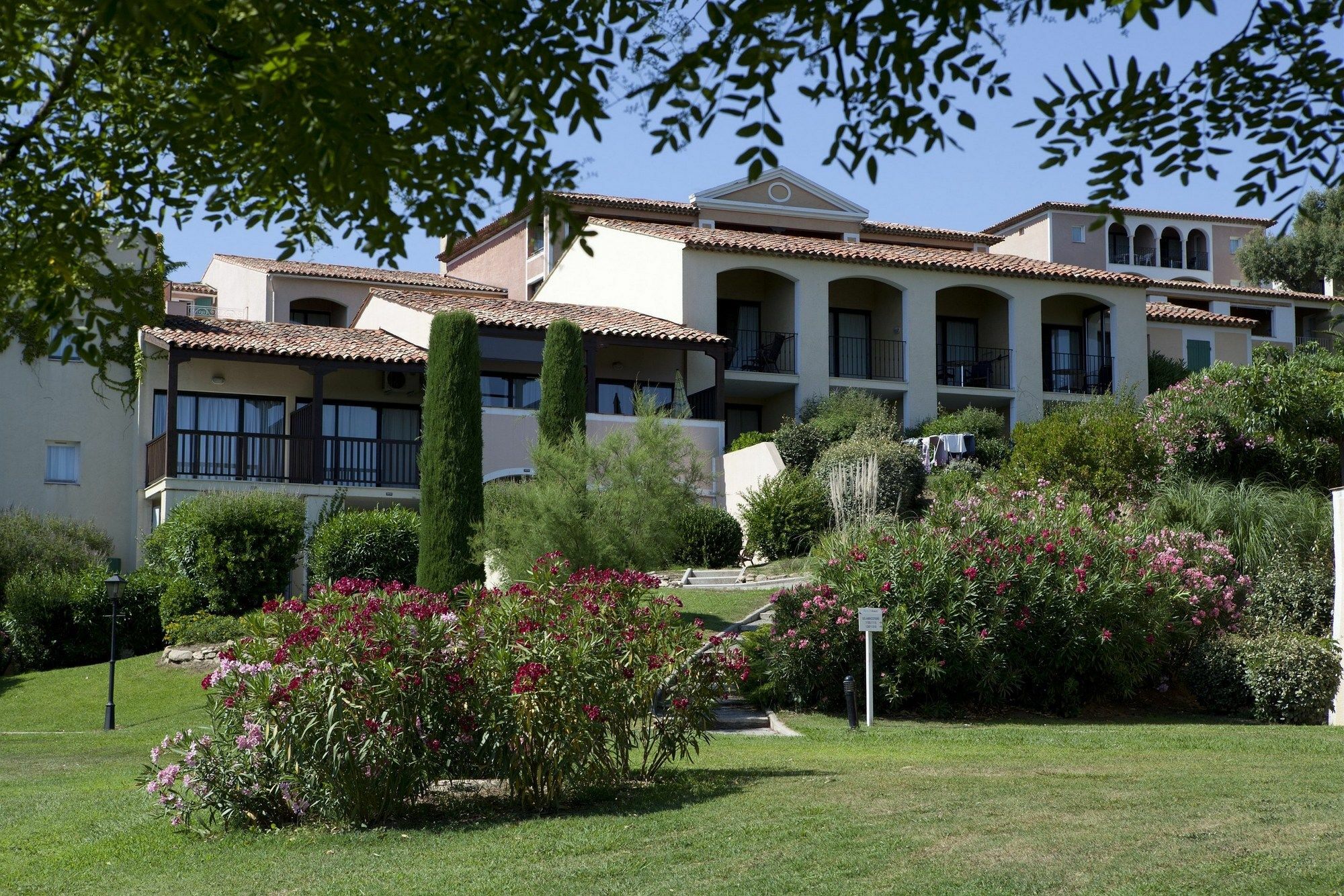 Residence Pierre & Vacances Les Parcs De Гримо Экстерьер фото